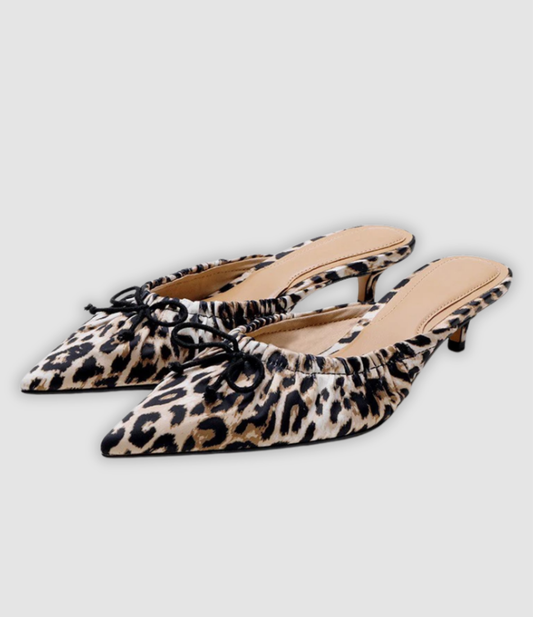 Cleo | Luipaard Mules met Vlinderdas